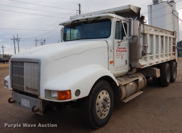1992 International 9400  dump truck - DK4407