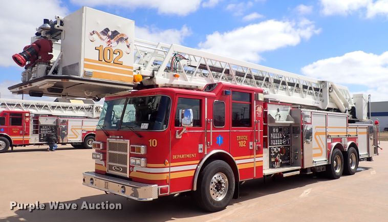 2003 Pierce  aerial platform fire truck - DP4503
