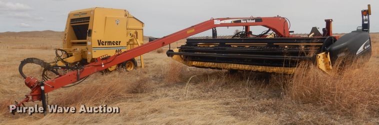 New Holland 1475  windrower - DJ1285
