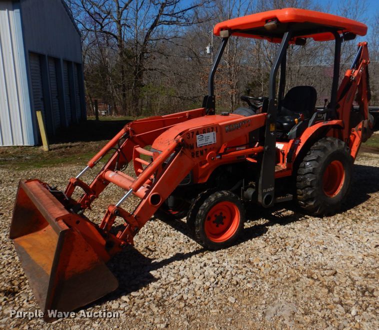 2007 Kubota B26  backhoe - DM7265