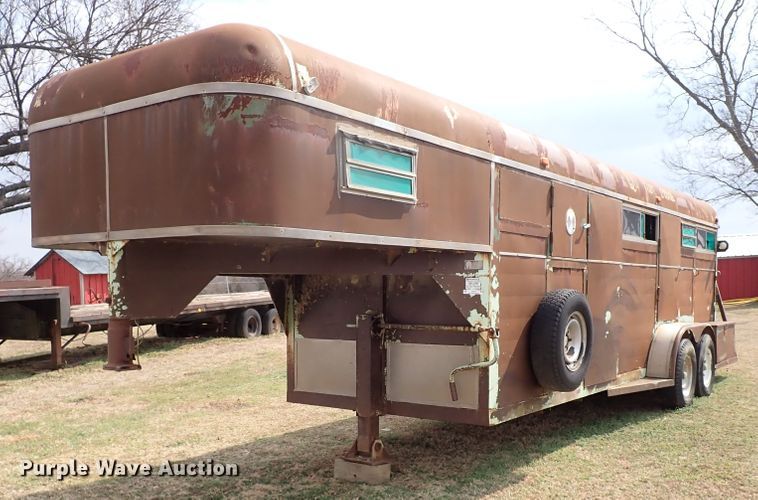 WW  livestock trailer - JO9652