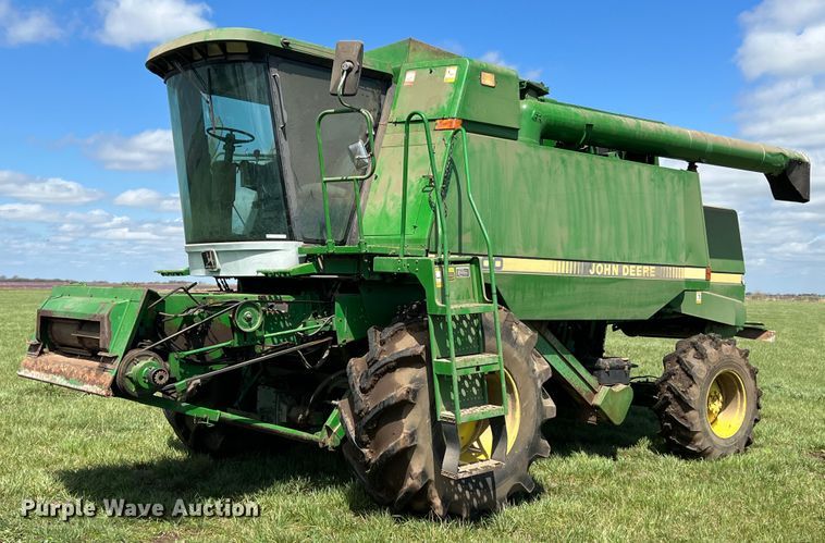 1990 John Deere 9500  combine - JQ9043