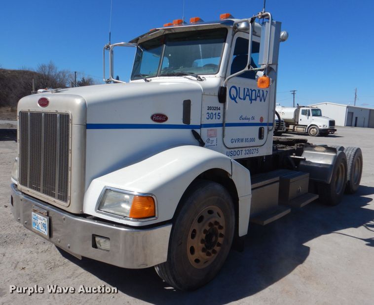 2005 Peterbilt 385  semi truck - DK3656