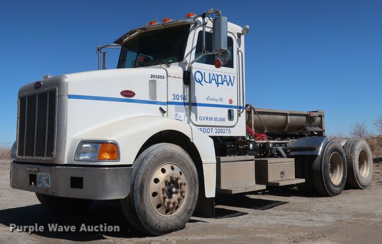 2005 Peterbilt 385  semi truck - DK3659