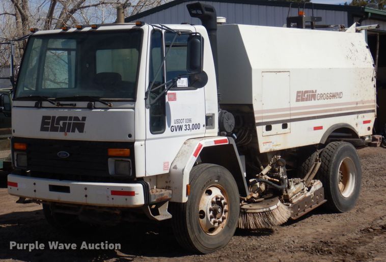 1997 Ford CF8000  street sweeper truck - DM5401