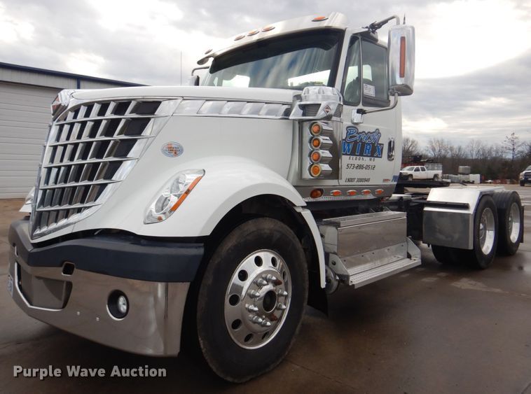 2010 International Lonestar  semi truck - DM7264