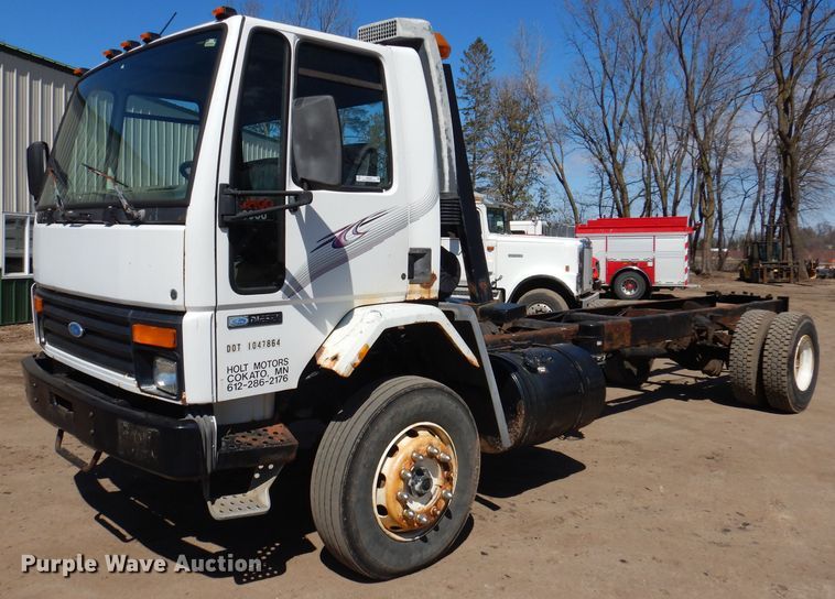 1990 Ford CF8000  truck cab and chassis - JK9449