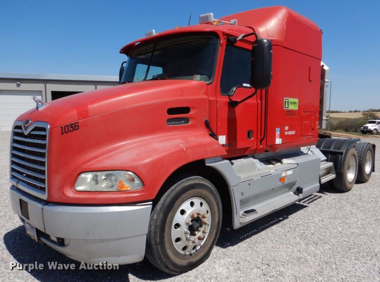2004 Mack CX613  semi truck - KP9178