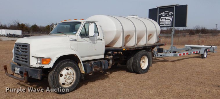 1997 Ford F800  water truck - DH7347