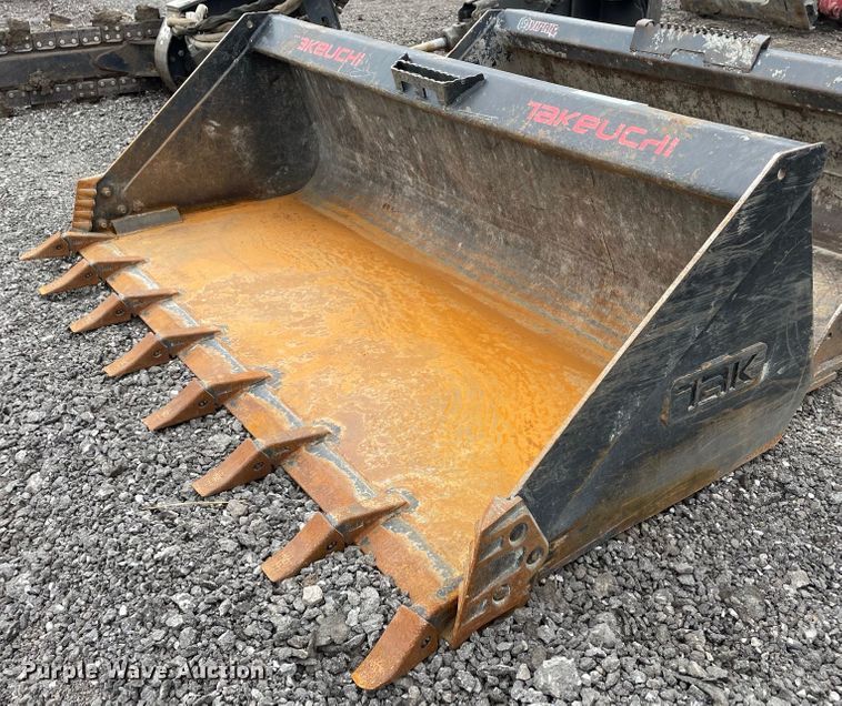 Takeuchi  76"W skid steer bucket - JR9837