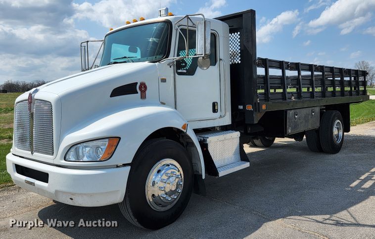 2017 Kenworth T370  flatbed truck - KE9780