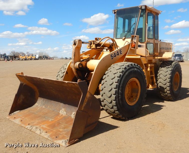 John Deere 544E  wheel loader - MY9018