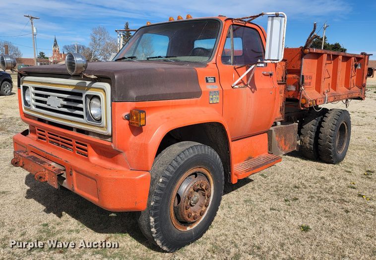 1976 Chevrolet C60  dump truck - GL9017