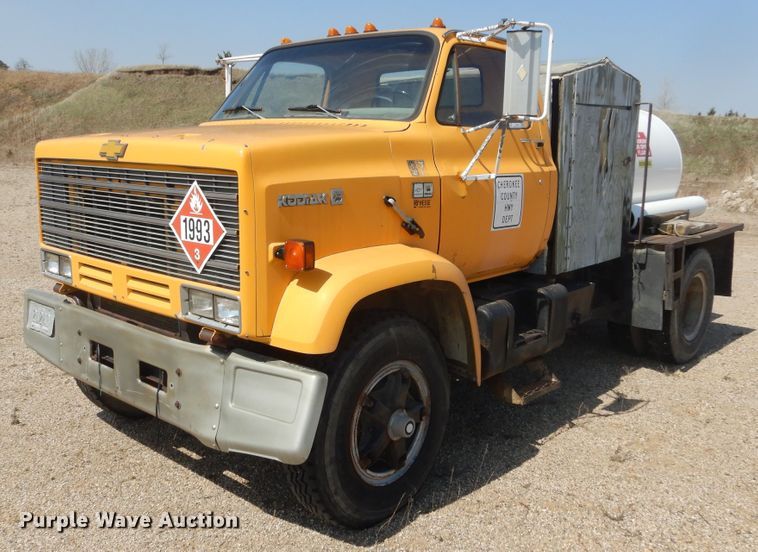 1981 Chevrolet Kodiak  flatbed truck - KT9028