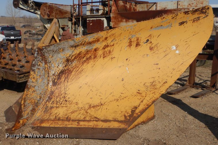 Caterpillar  12' 8&quot;W snow plow - KT9062