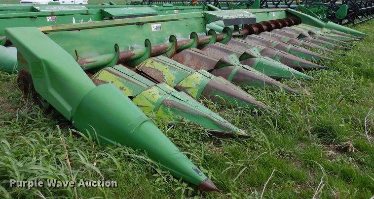 John Deere  corn head - DK0357