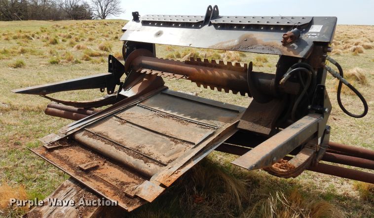 1999 MacDon  header adapter - DK0846