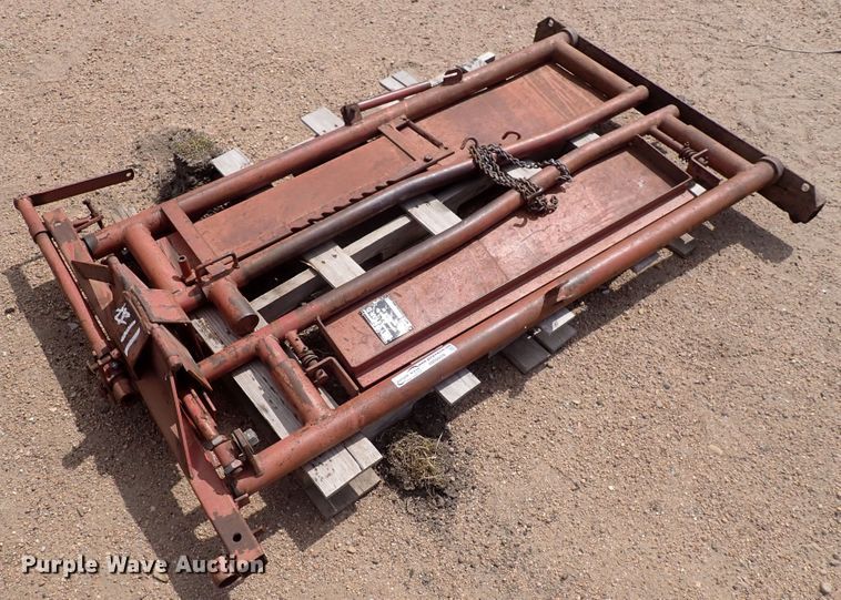 My-D Han-D  livestock squeeze chute head gate - HR9959