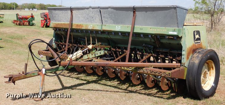 John Deere 8350  grain drill - JR9588