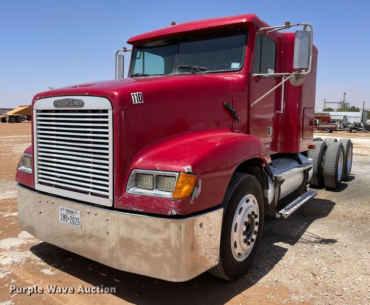 1995 Freightliner FLD112  semi truck - DJ5125