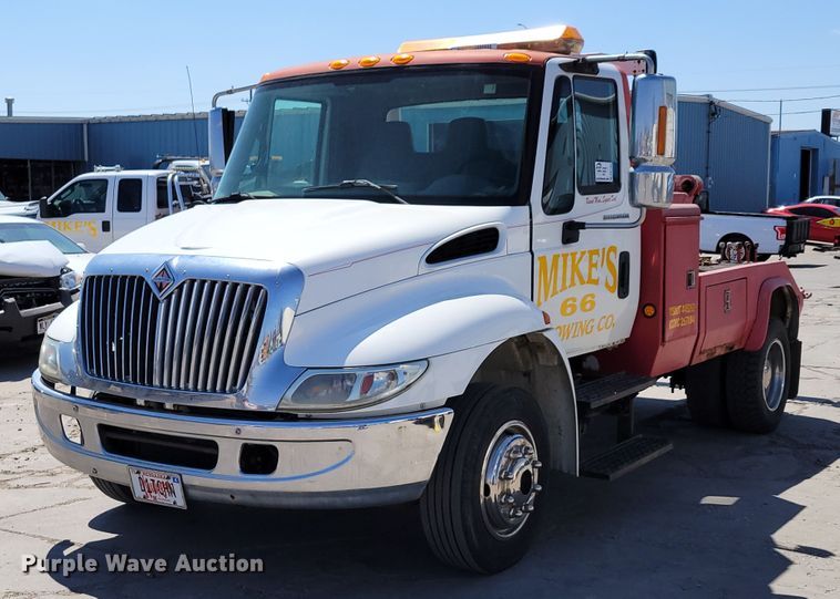 2003 International 4300  tow truck - DN7353