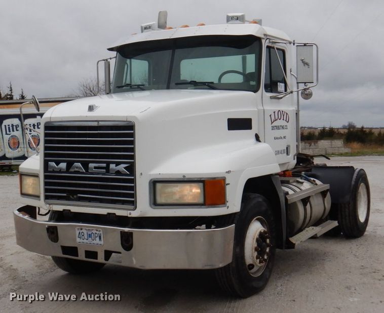 2003 Mack CH600  semi truck - DP5433