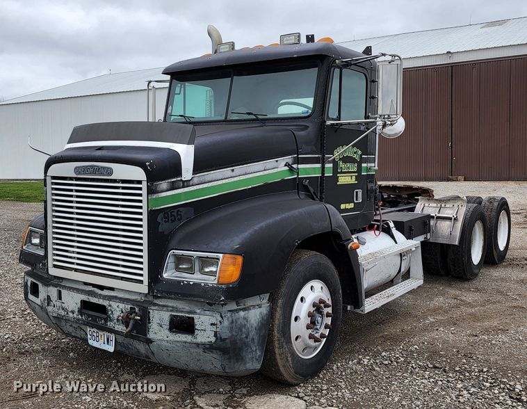 1996 Freightliner FLD112  semi truck - KF9138