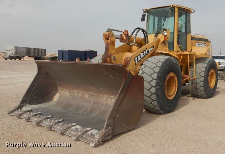 1999 John Deere 744H  wheel loader - DJ8949