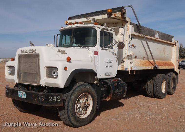 1988 Mack DM690S  dump truck - DK3578