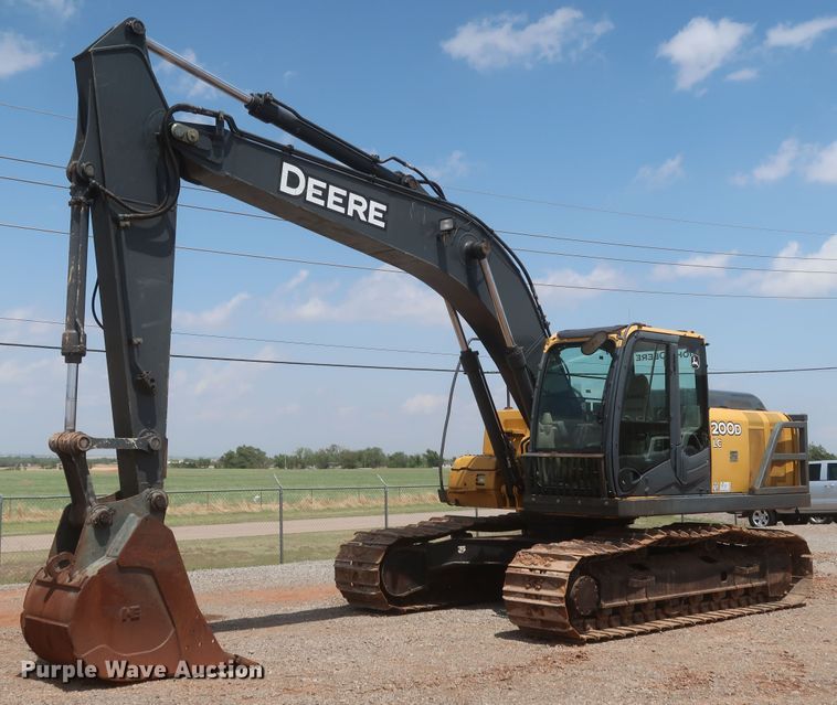 2011 John Deere 200D LC  excavator - DK3689