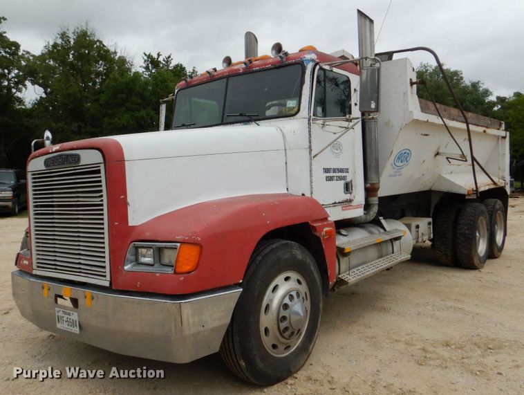 1992 Freightliner FLD120  dump truck - DP3971