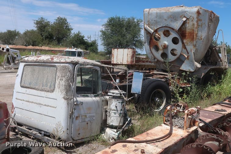 1978 Mack DM685S  ready mix truck - HT9723