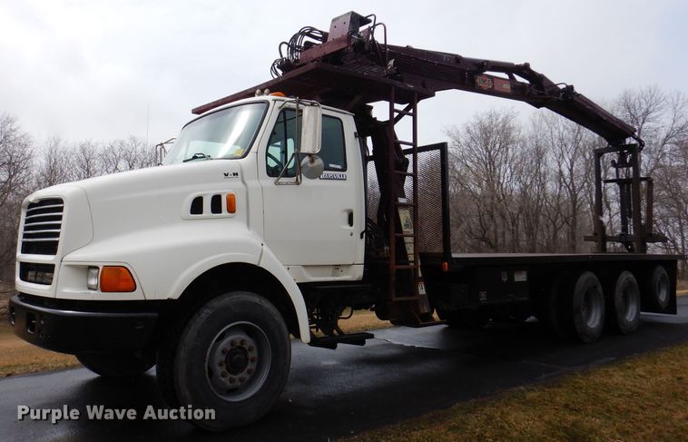 1998 Ford Louisville  crane truck - JK9426