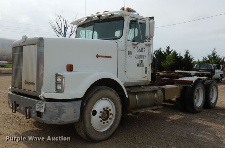 1990 International 9300  semi truck - DT9808