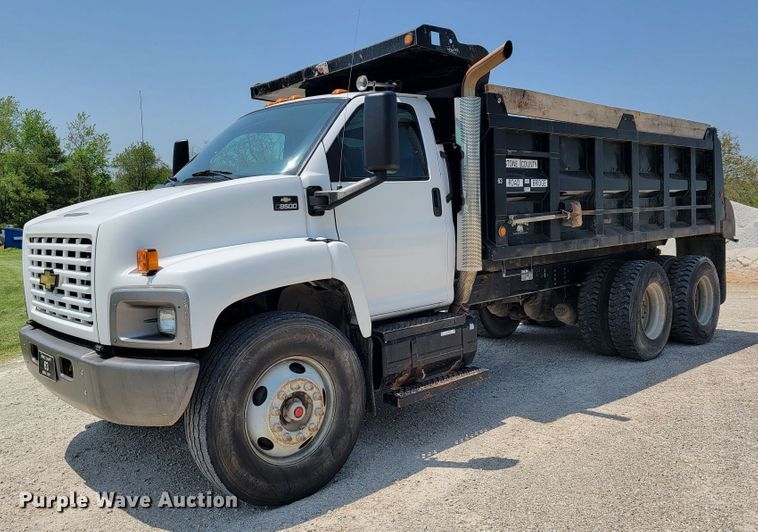 2005 Chevrolet C8500  dump truck - JL9499