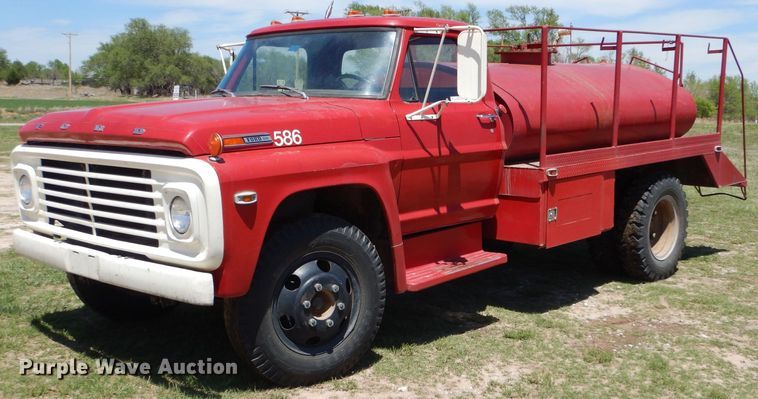 1970 Ford F600  tanker fire truck - LS9146