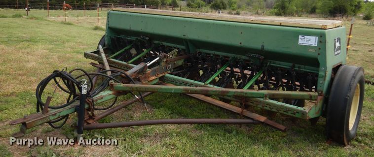 John Deere 8350  grain drill - DK0902