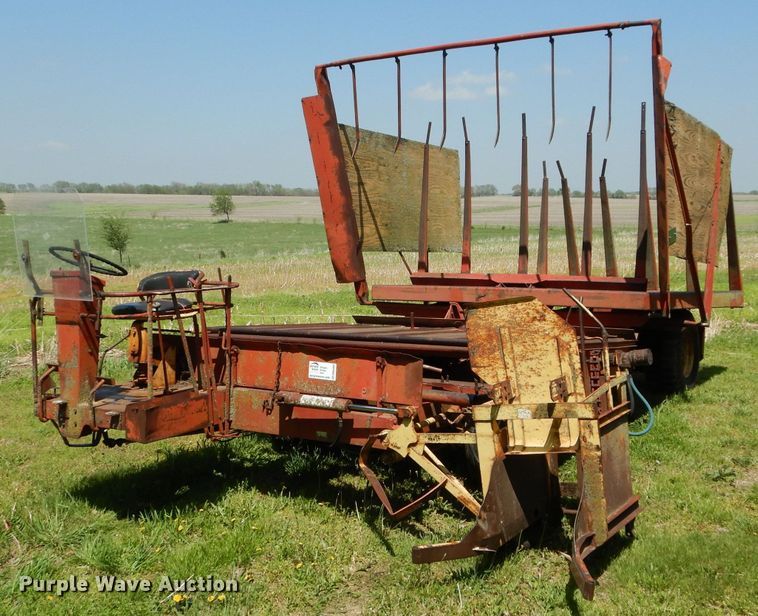 New Holland Stackliner 1047  bale stacker - DM4494