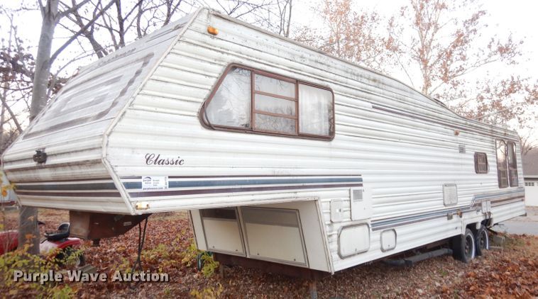 1986 Coachmen Classic  camper - DK3172