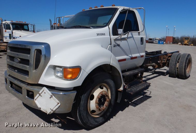 2004 Ford F650 Super Duty  truck cab and chassis - DK3653