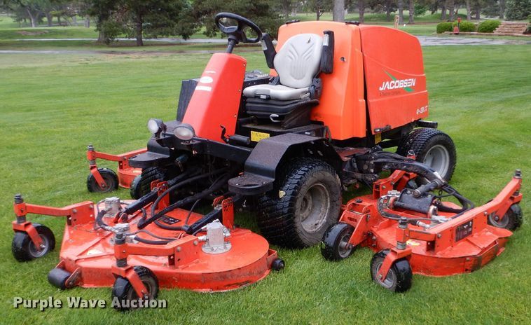 2013 Jacobsen R-311T  ZTR lawn mower - LS9203
