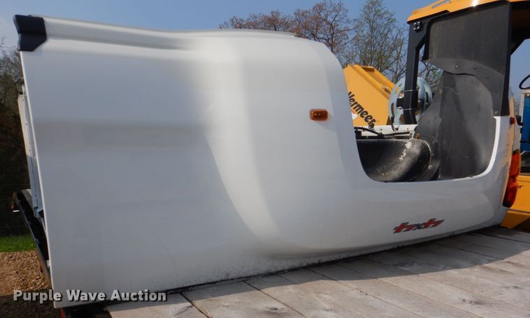 Chevrolet Silverado  pickup truck bed - MF9064