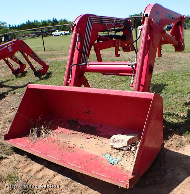 Mahindra ML230  loader - MF9427