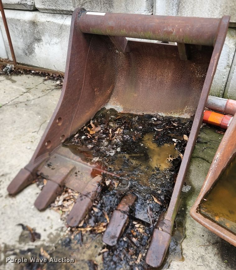 Woods 4035042  excavator bucket - JM9105