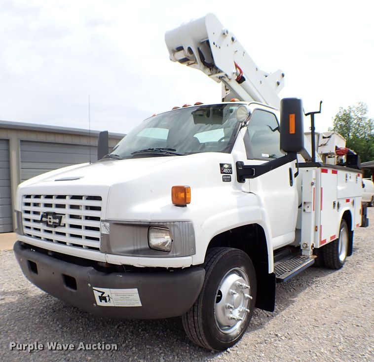2008 Chevrolet C4500  bucket truck - MF9345