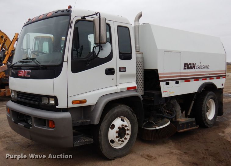 1998 GMC T7500  street sweeper truck - MF9556