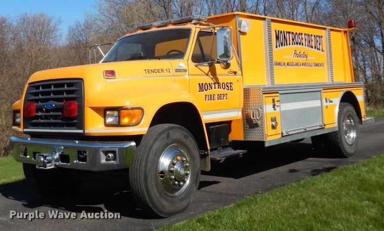 1997 Ford F700  pumper fire truck - MF9594