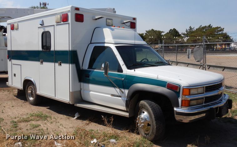 1995 Chevrolet K3500  ambulance - DR1190
