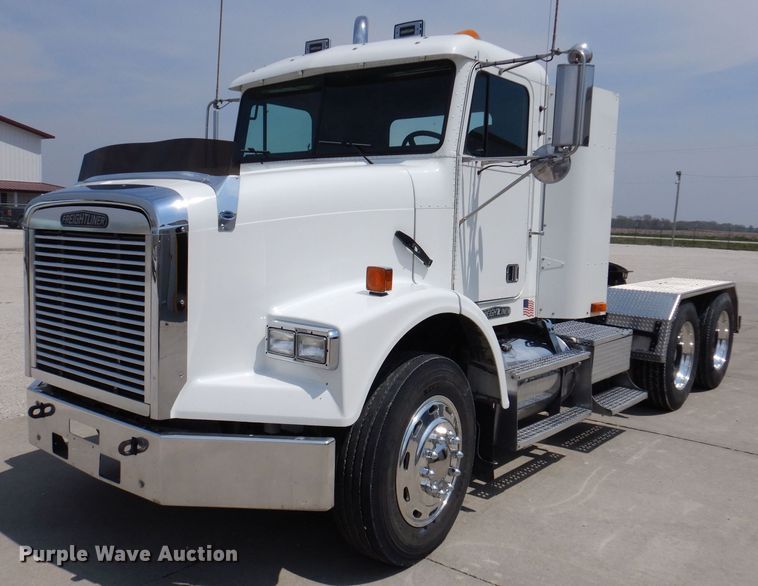 1996 Freightliner FLD112  semi truck - JH9869