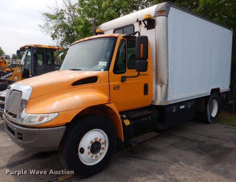 2003 International 4400  box truck - KD9031